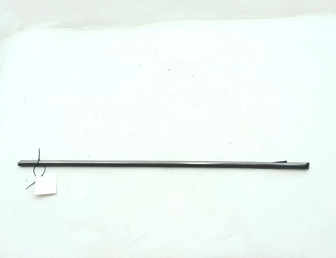 MERCEDES-BENZ W115 1 generation (1968-1976) Främre höger dörrlist 30246514