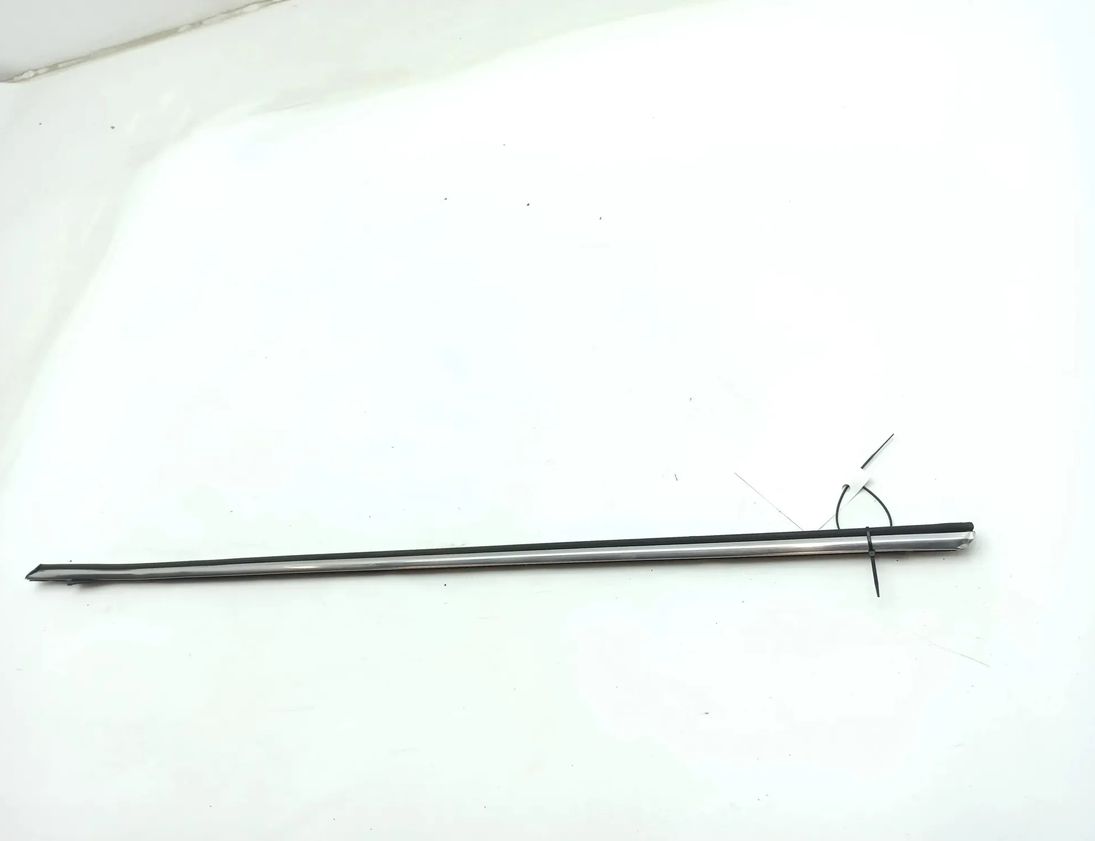 MERCEDES-BENZ W115 1 generation (1968-1976) Främre höger dörrlist 30246514