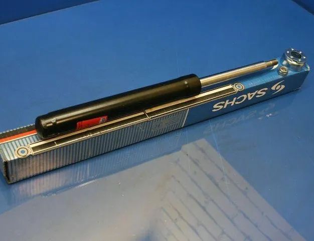 VOLKSWAGEN Golf 1 generation (1974-1993) Stötdämpare bak höger 100758,100229 21495190