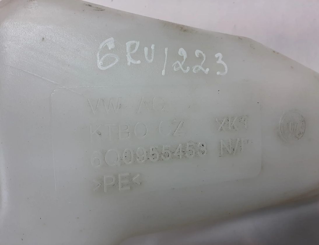 SKODA Fabia 5J (2007-2014) Fönsterspolartank 8D0955455,6Q0955453 17149839