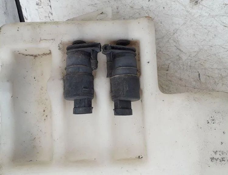 RENAULT Espace 2 generation (1991-1996) Fönsterspolartank 32113442