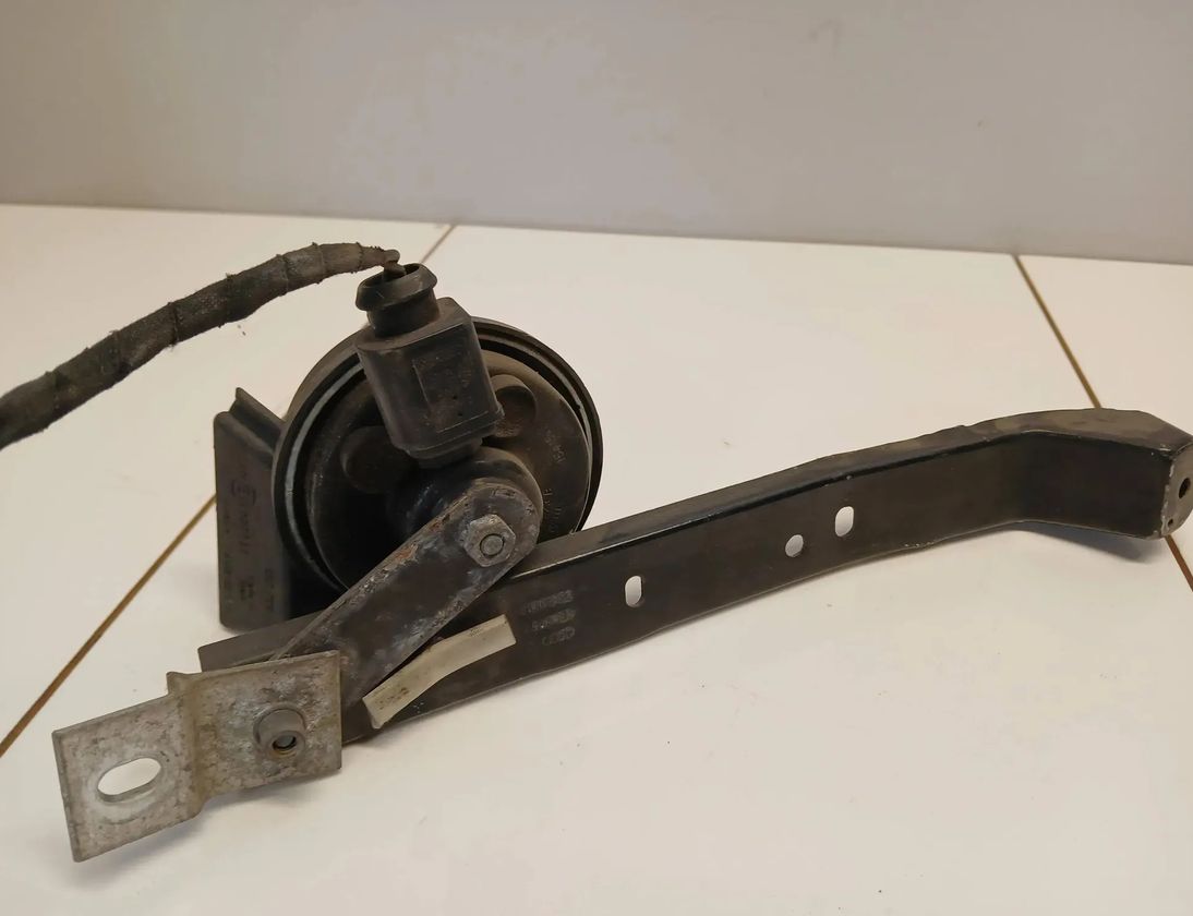 AUDI A8 D3/4E (2002-2010) Hornsignal E1000233,007728 29747907