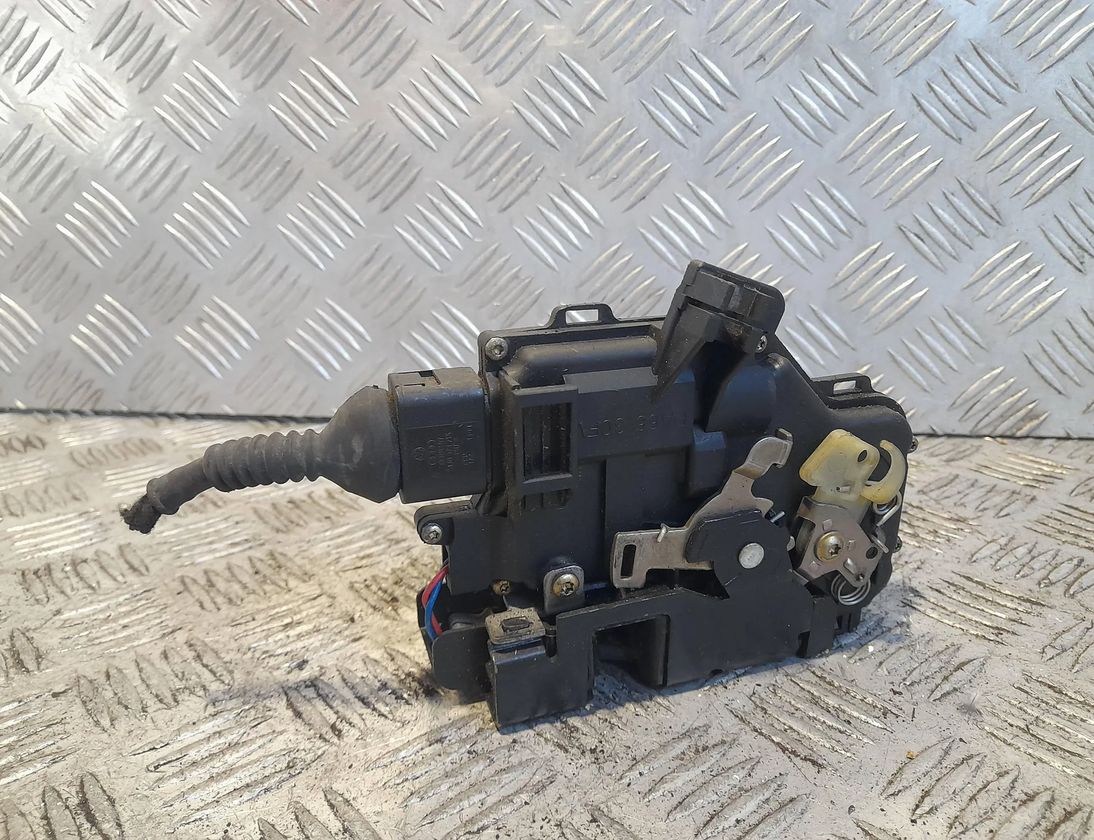 AUDI A4 B7/8E (2004-2008) Främre höger dörrlås 4B2837016G 29754527