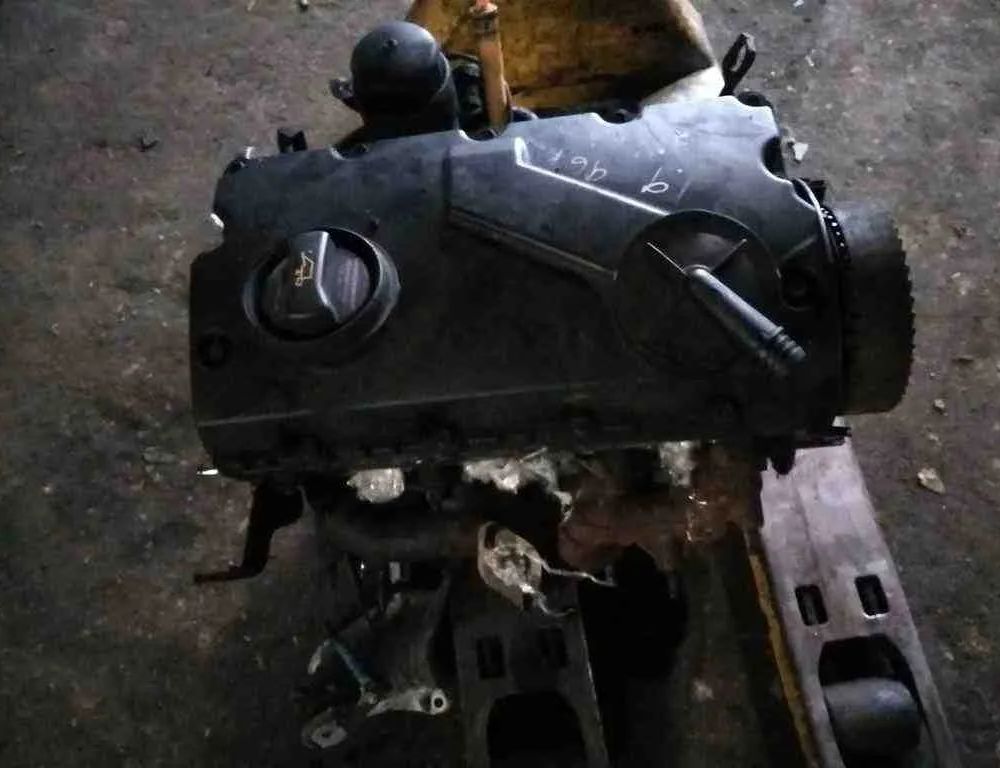 VOLKSWAGEN Passat B5 (1996-2005) Motor AVF 32514298