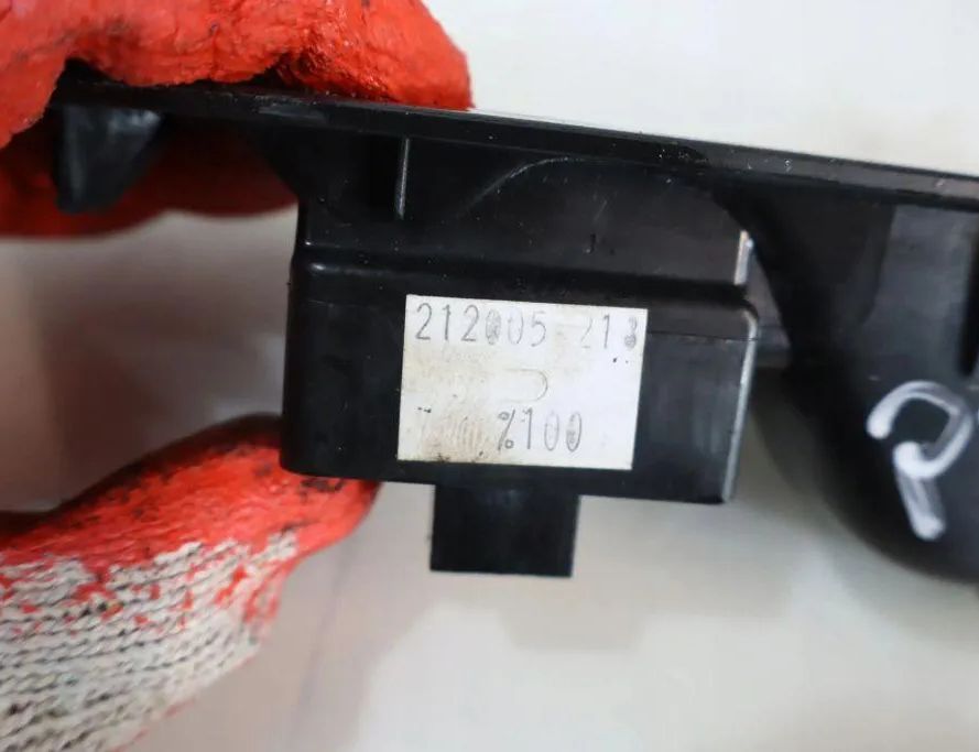 RENAULT Megane 2 generation (2002-2012) Främre höger dörrfönsterbrytare 32884334