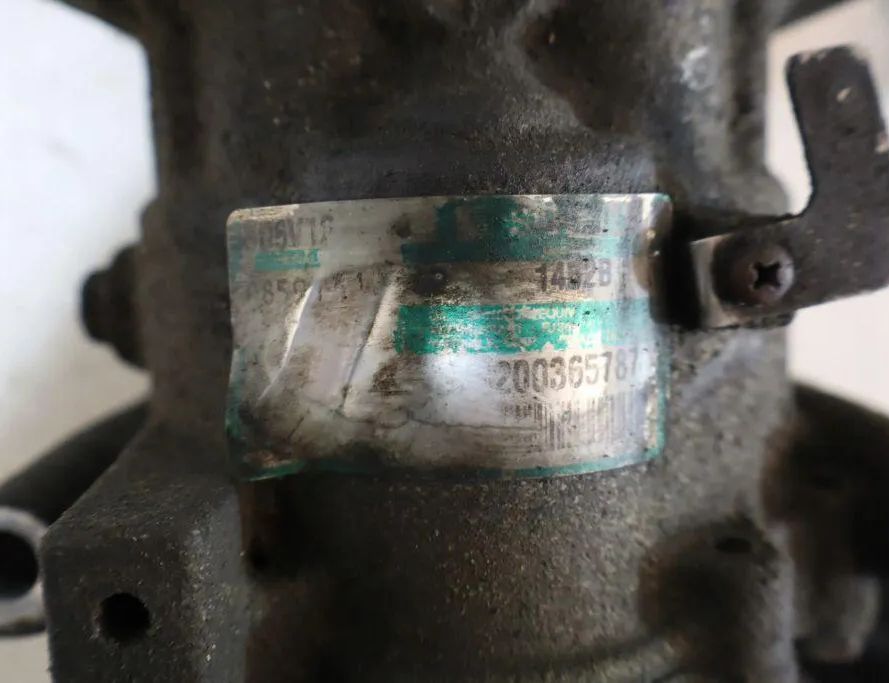 RENAULT Modus 1 generation (2004-2012) Luftkonditioneringspump 32895704