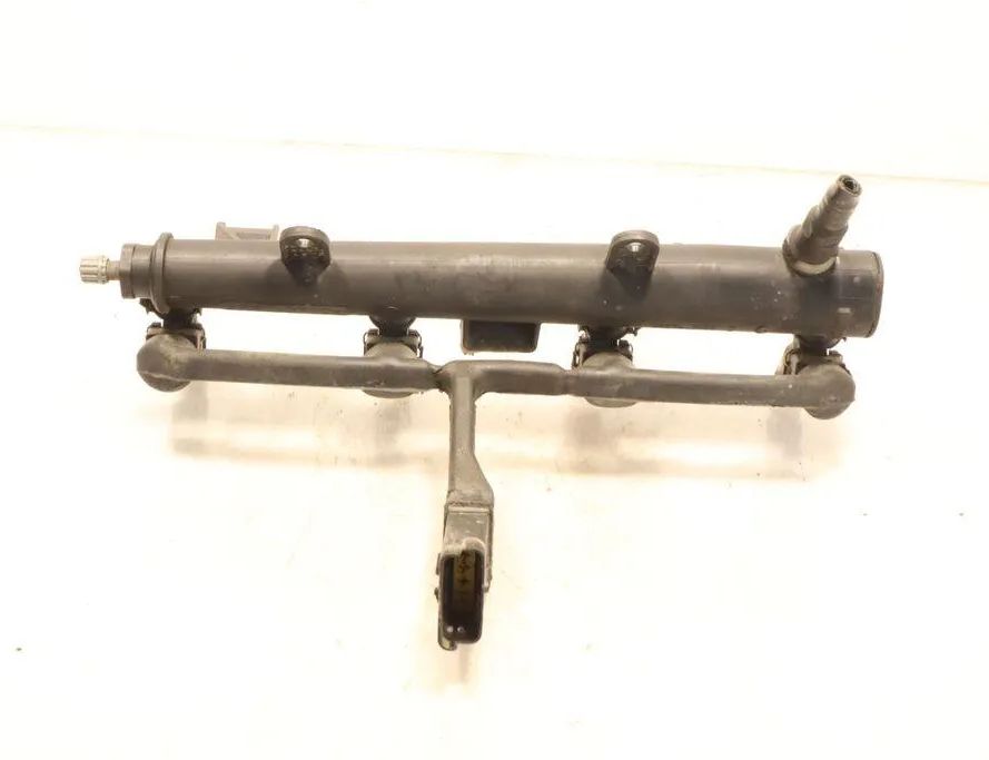 PEUGEOT 206 1 generation (1998-2009) Bränsleskena 9628982980 32943724