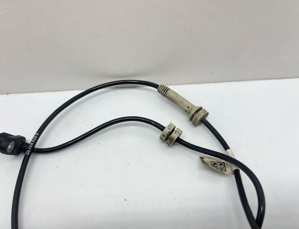 BMW 5 Series G30/G31 (2016-2023) Främre höger ABS-sensor 6874637 31996950