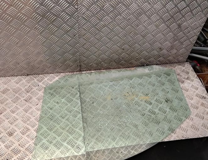 VOLKSWAGEN Caddy 3 generation (2004-2015) Fram vänster dörrglas 32144529