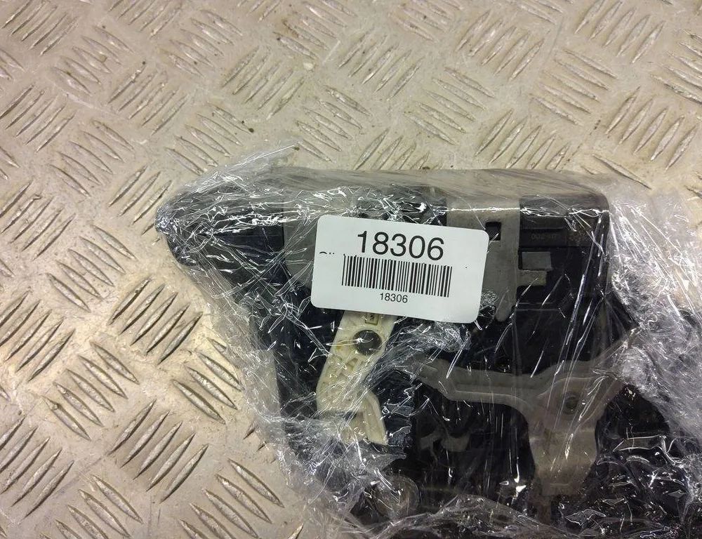 BMW X3 G01 (2017-2024) Främre höger dörrlås 9492094 30999278