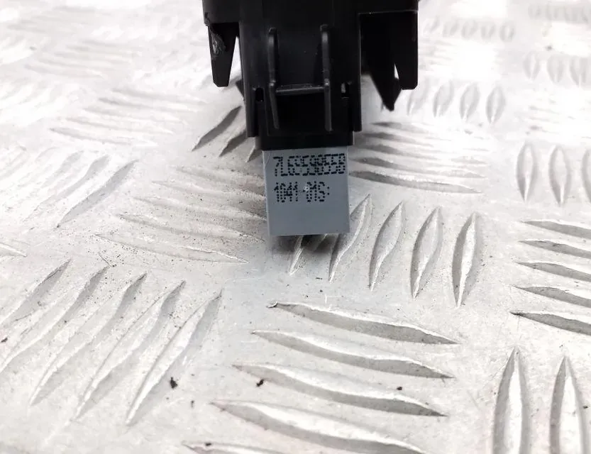 VOLKSWAGEN Passat B7 (2010-2015) Bakre höger dörrfönsterkontrollbrytare 3AA868750,7L6959855B 34737606