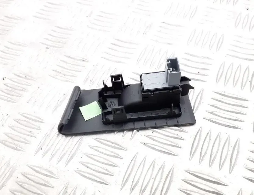 VOLKSWAGEN Passat B7 (2010-2015) Bakre höger dörrfönsterkontrollbrytare 3AA868750,7L6959855B 34737606