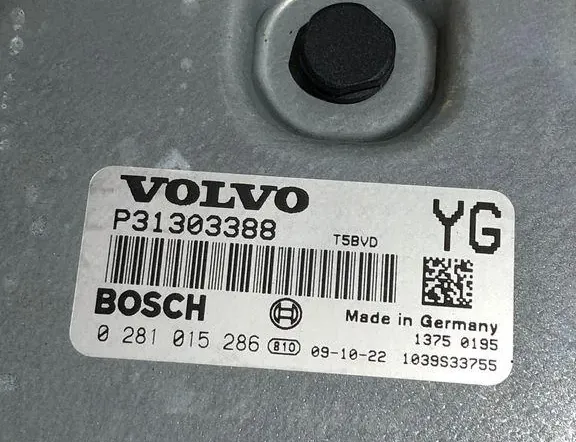 VOLVO XC60 1 generation (2008-2017) Motorstyrenhet ECU P31303388,0281015286 33320048