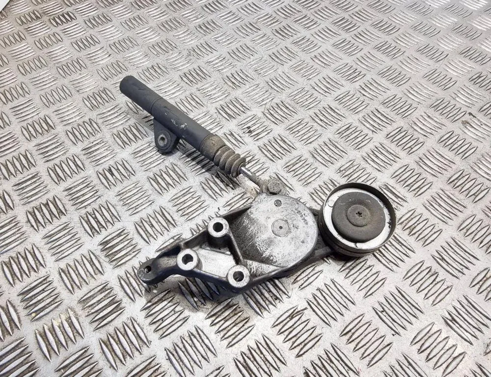 SEAT Cordoba 2 generation (1999-2009) Bältesspännare 038903315c 33520126