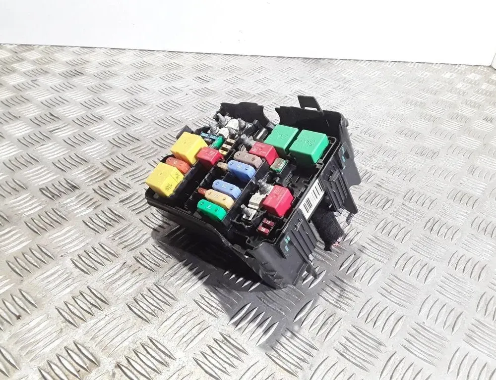 OPEL Crossland X 1 generation (2017-2023) Säkringsdosa 9804848580 33529369