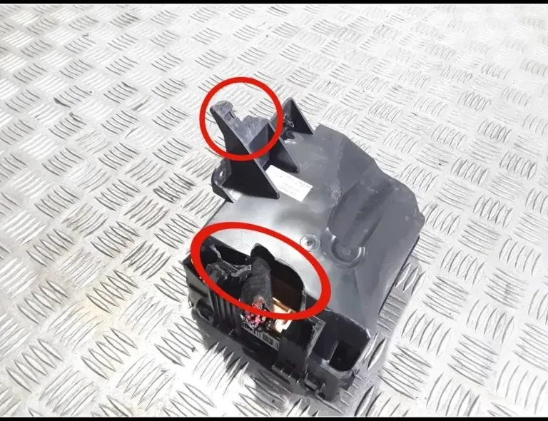 OPEL Crossland X 1 generation (2017-2023) Säkringsdosa 9804848580 33529369