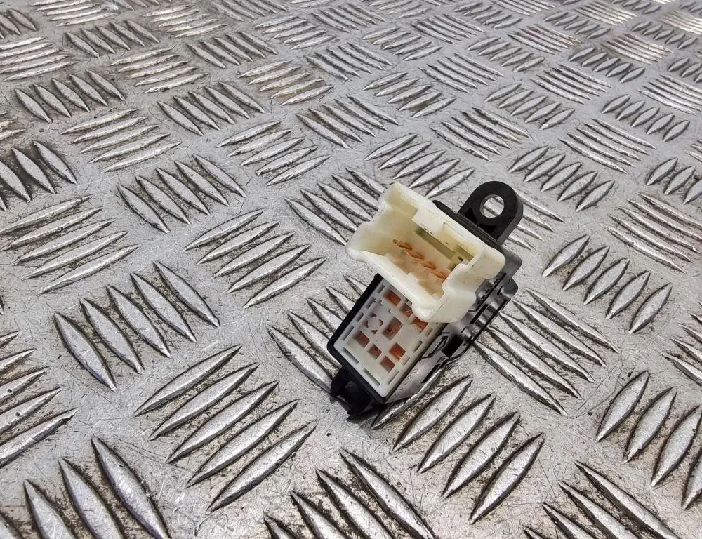 SUBARU Forester SH (2007-2013) Bakre höger dörrfönsterkontrollbrytare 33552304