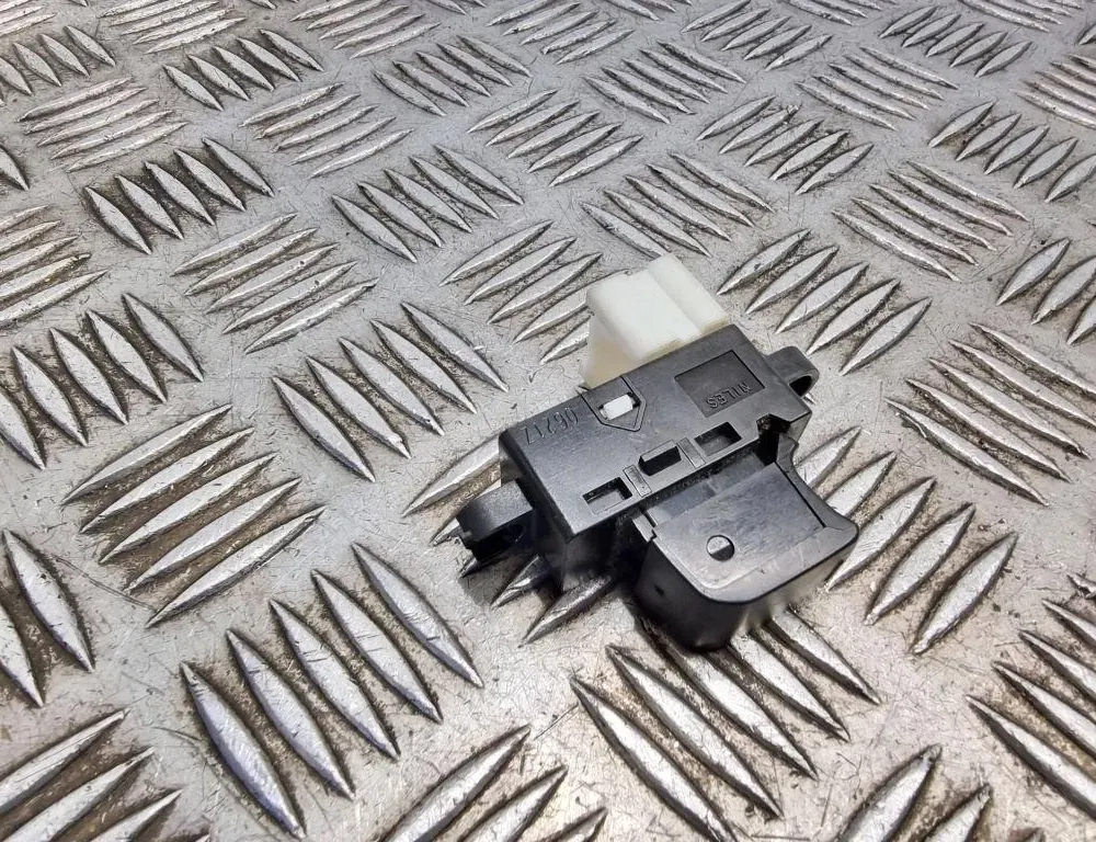 SUBARU Forester SH (2007-2013) Bakre höger dörrfönsterkontrollbrytare 33552304