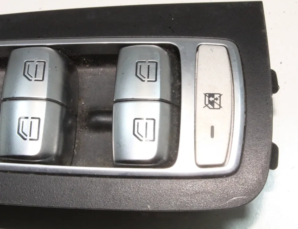 MERCEDES-BENZ C-Class W205/S205/C205 (2014-2023) Främre höger dörrfönsterbrytare A2059056811 34919256