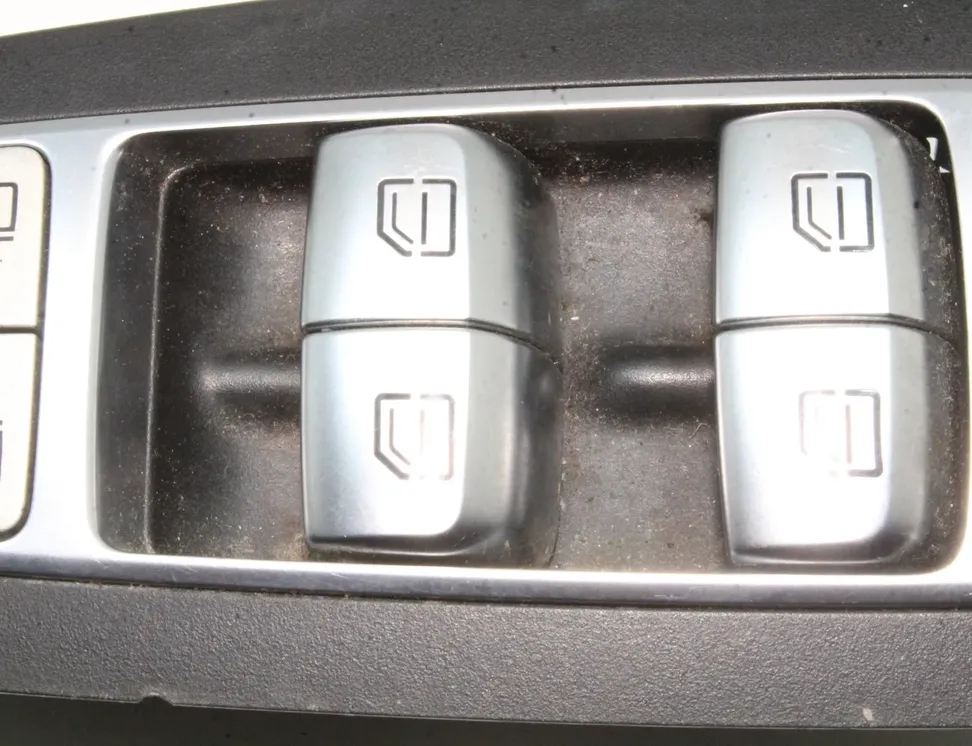 MERCEDES-BENZ C-Class W205/S205/C205 (2014-2023) Främre höger dörrfönsterbrytare A2059056811 34919256