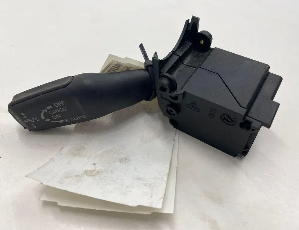 AUDI A4 B7/8E (2004-2008) Farthållarspaksratt 4E0953521 33272400