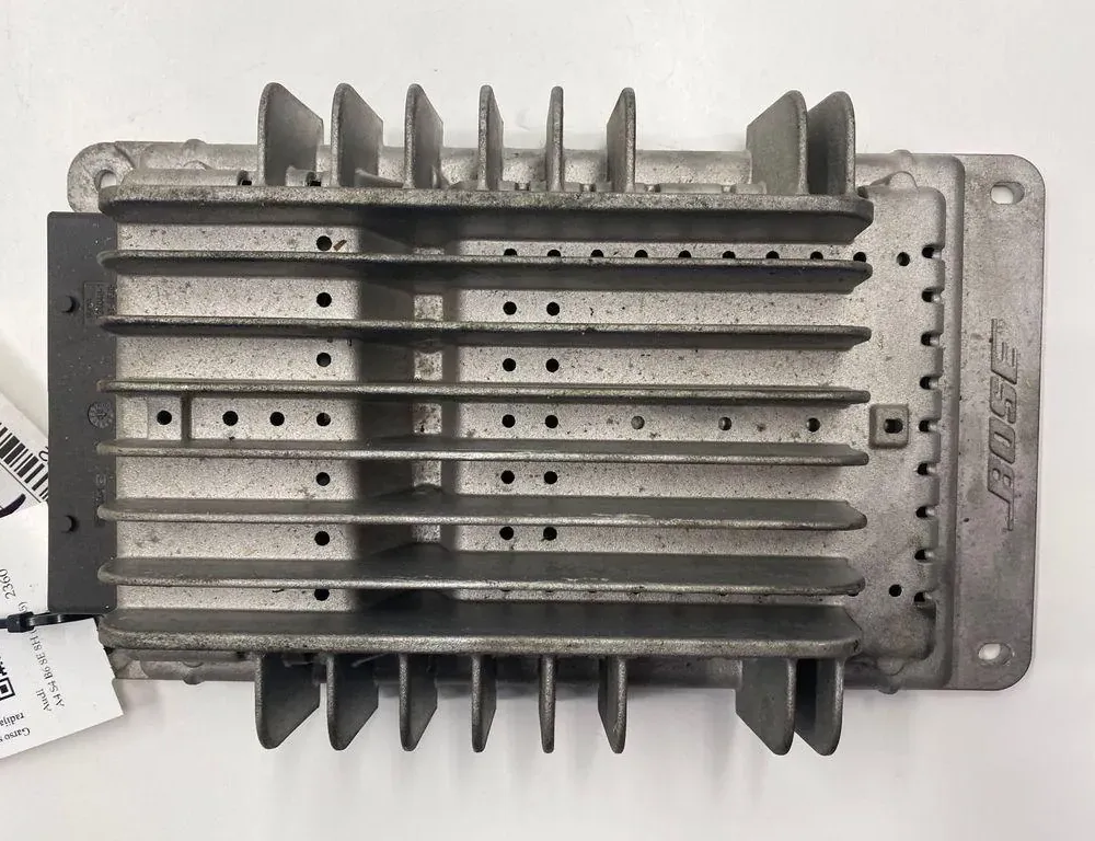 AUDI A4 B6/8E (2000-2005) Ljudförstärkare 8H0035223B 33273333