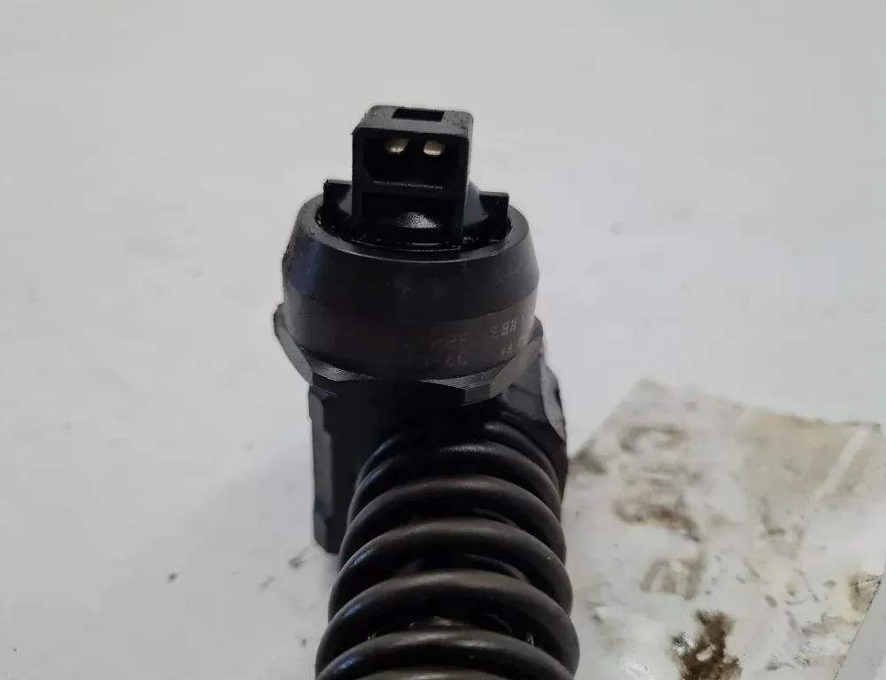 VOLKSWAGEN Golf 6 generation (2008-2015) Bränsleinsprutare 038130073BN 33275979