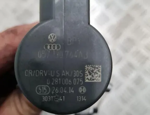 AUDI A4 B6/8E (2000-2005) Bränsleskena 03L130089Q 33294514