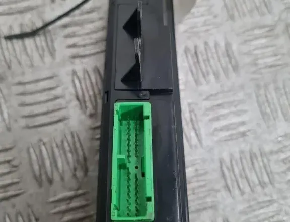 VOLVO V70 2 generation (2000-2008) Bakre höger dörrfönsterkontrollbrytare 34262950