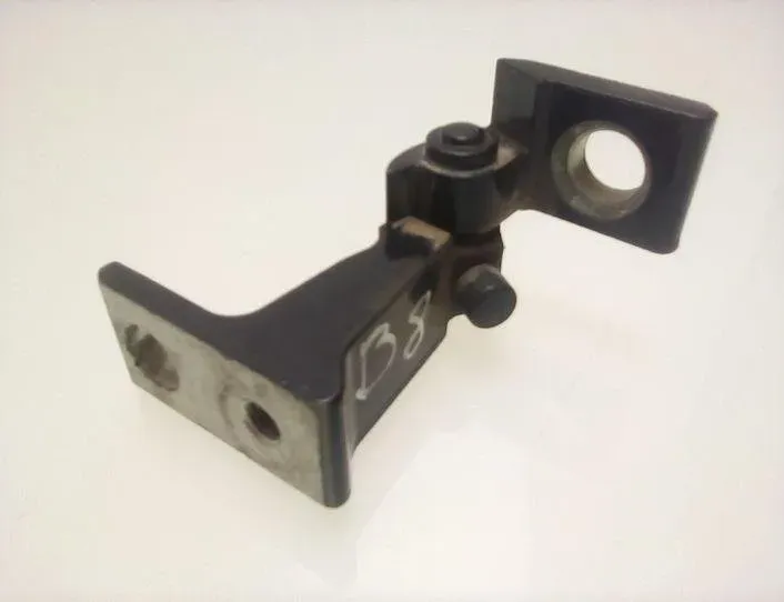 VOLKSWAGEN Passat B8 (2014-2023) Bakre höger dörrgångjärn 8V5833404C 20522344