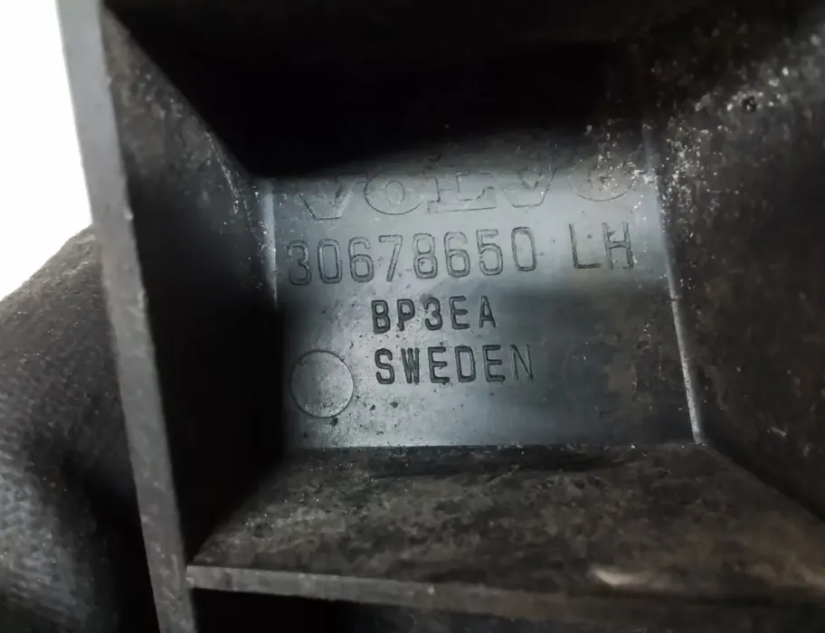 VOLVO V70 3 generation (2007-2020) Bakre vänster stötfångarfäste 30678650 30373283