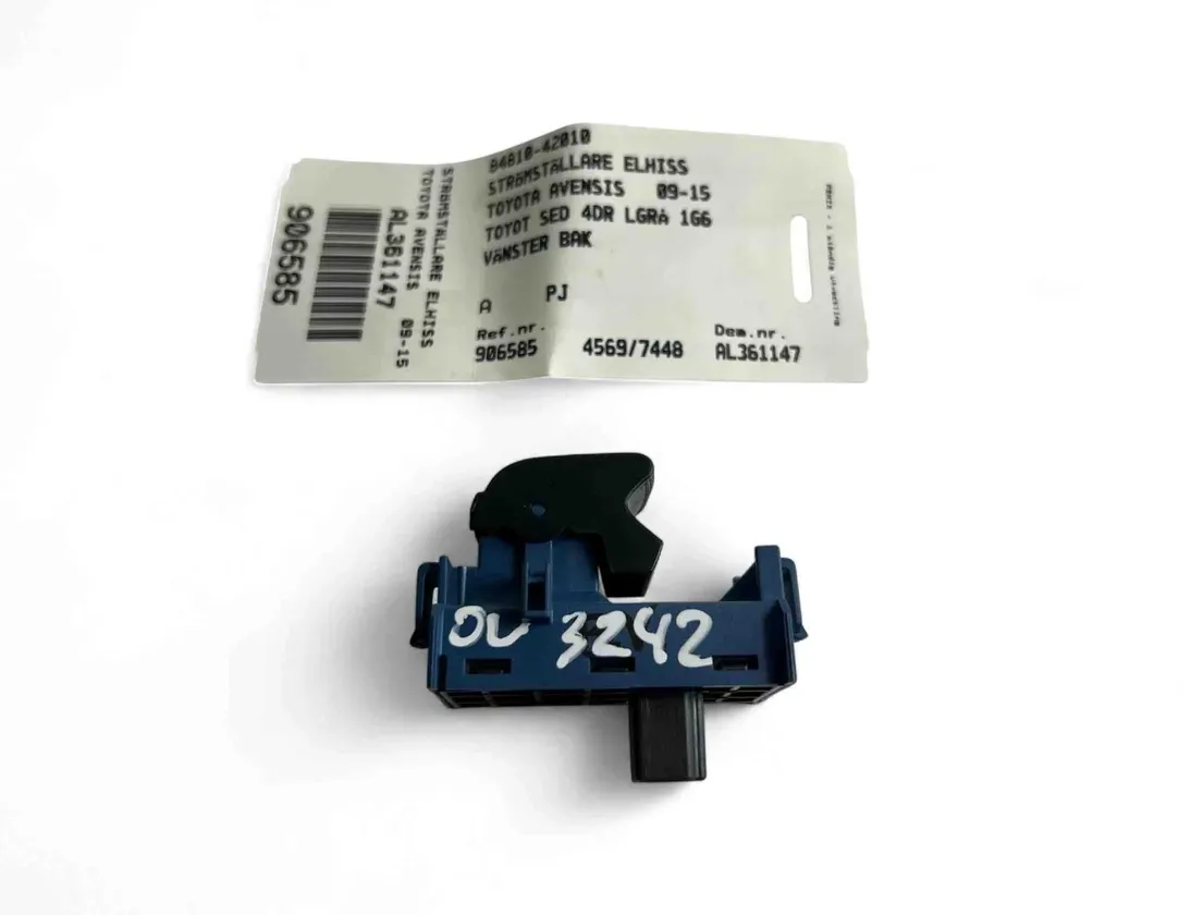 TOYOTA Avensis 3 generation (2009-2020) Vänster bakdörr fönsterkontrollbrytare 84810-05070 32700440
