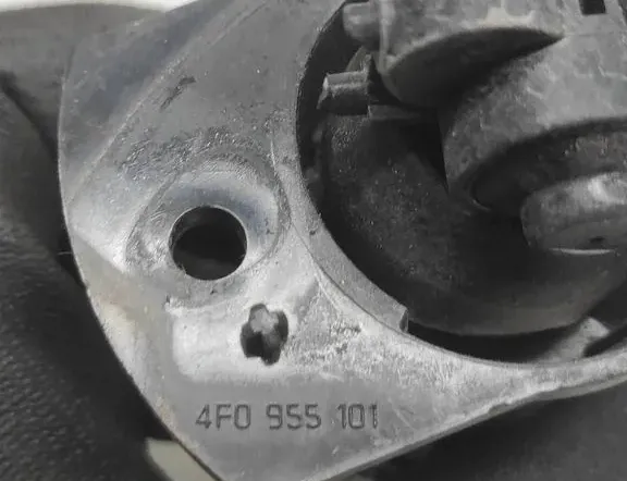 AUDI A6 C6/4F (2004-2011) Strålkastare till vänster sida 4F0955101 33240465