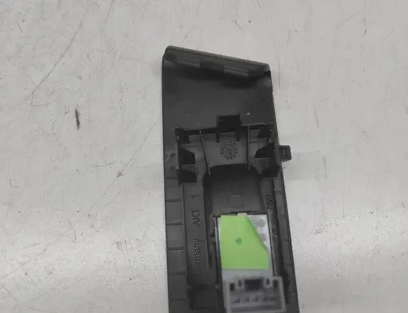 VOLKSWAGEN Passat B7 (2010-2015) Vänster främre dörrfönsterbrytare 3AA868750 33240758