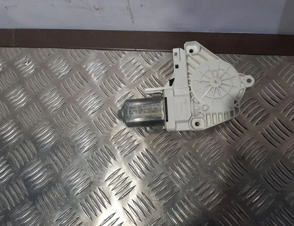 AUDI A6 C6/4F (2004-2011) Vänster framdörr Fönsterregulatormotor 8K0959802B 33406427