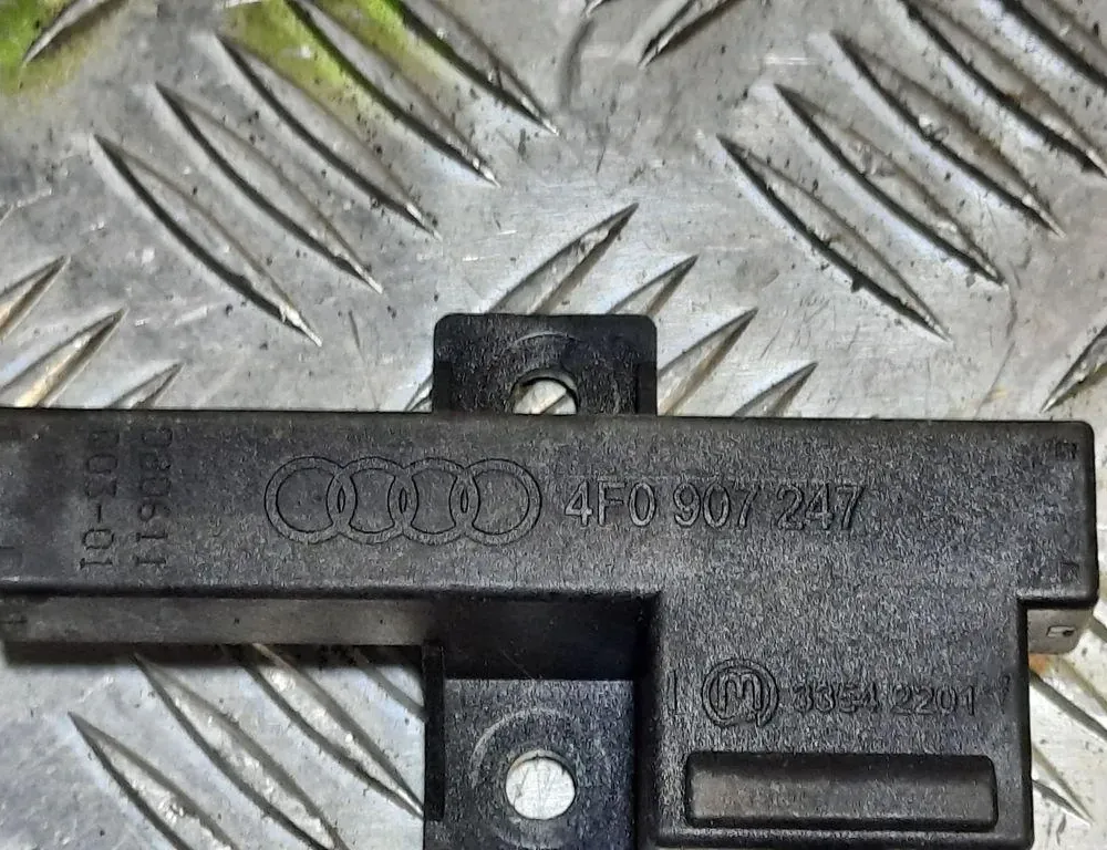 AUDI A6 C6/4F (2004-2011) Bootlid antennförstärkare 4F0907247 33408110