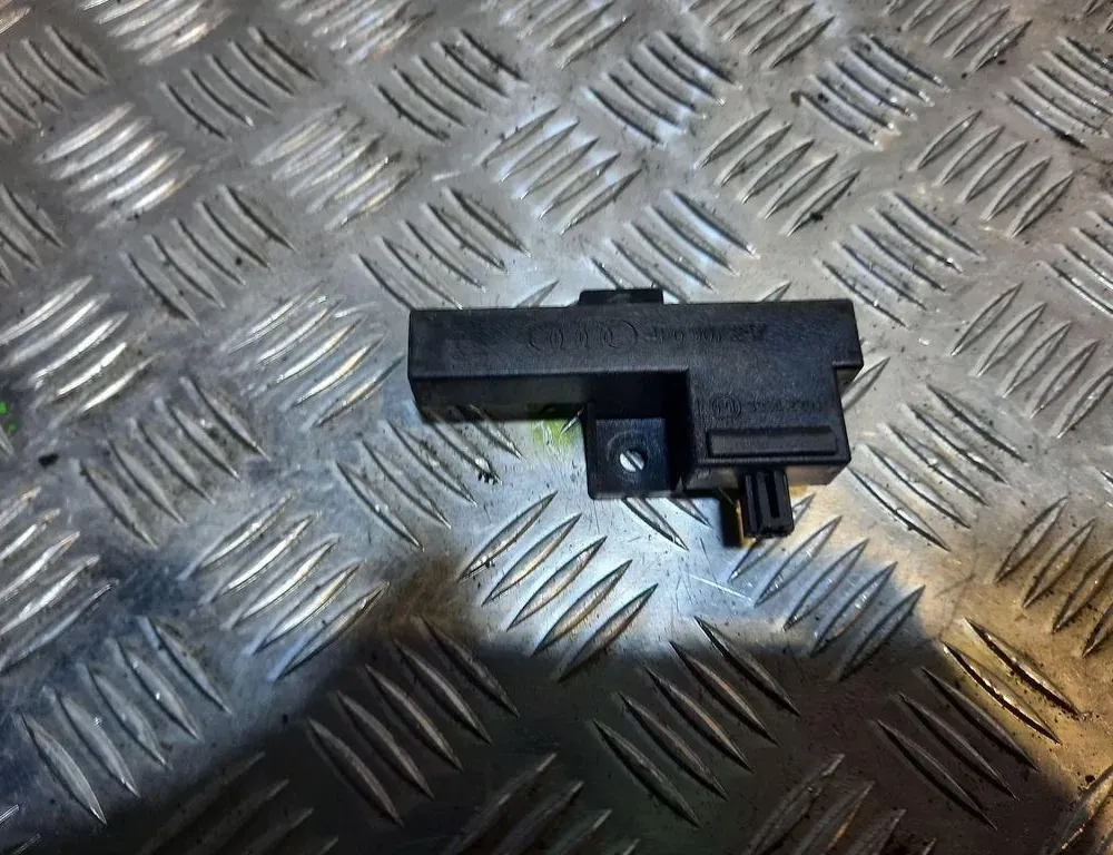 AUDI A6 C6/4F (2004-2011) Bootlid antennförstärkare 4F0907247 33408110