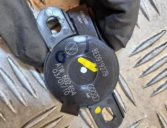 PORSCHE Cayenne 958 (2010-2018) Parkering PDC-sensorhögtalare 8E0919279 33418131