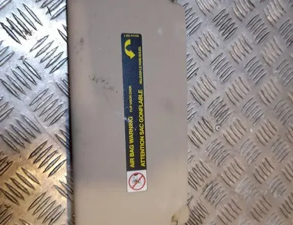 AUDI A4 B9/8W (2015-2024) Solskydd på vänster sida 8W0857551 33419795