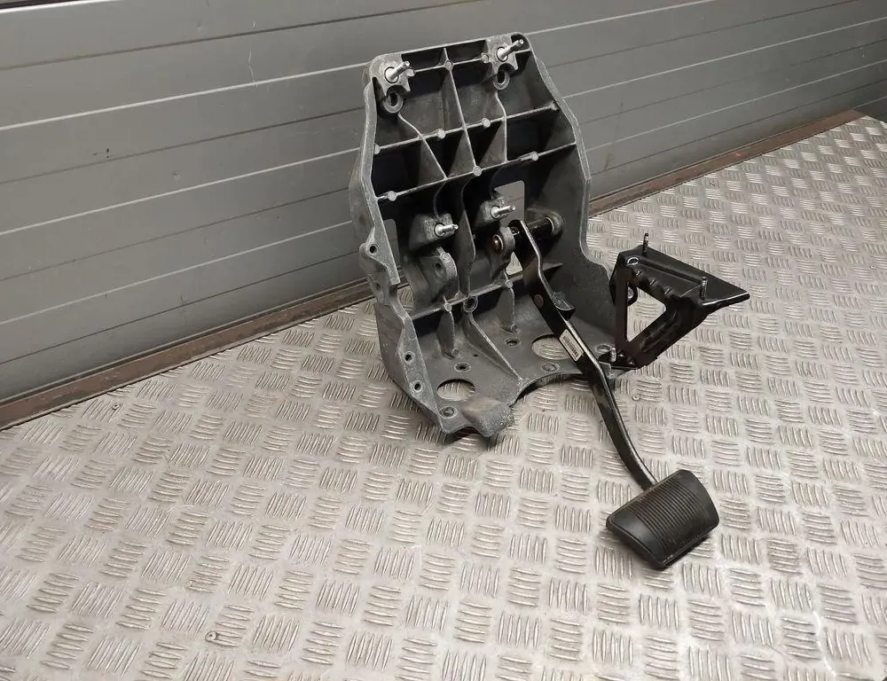 DODGE Ram 4 generation (2008-2023) Bromspedalhållare 55351190AE 33431316