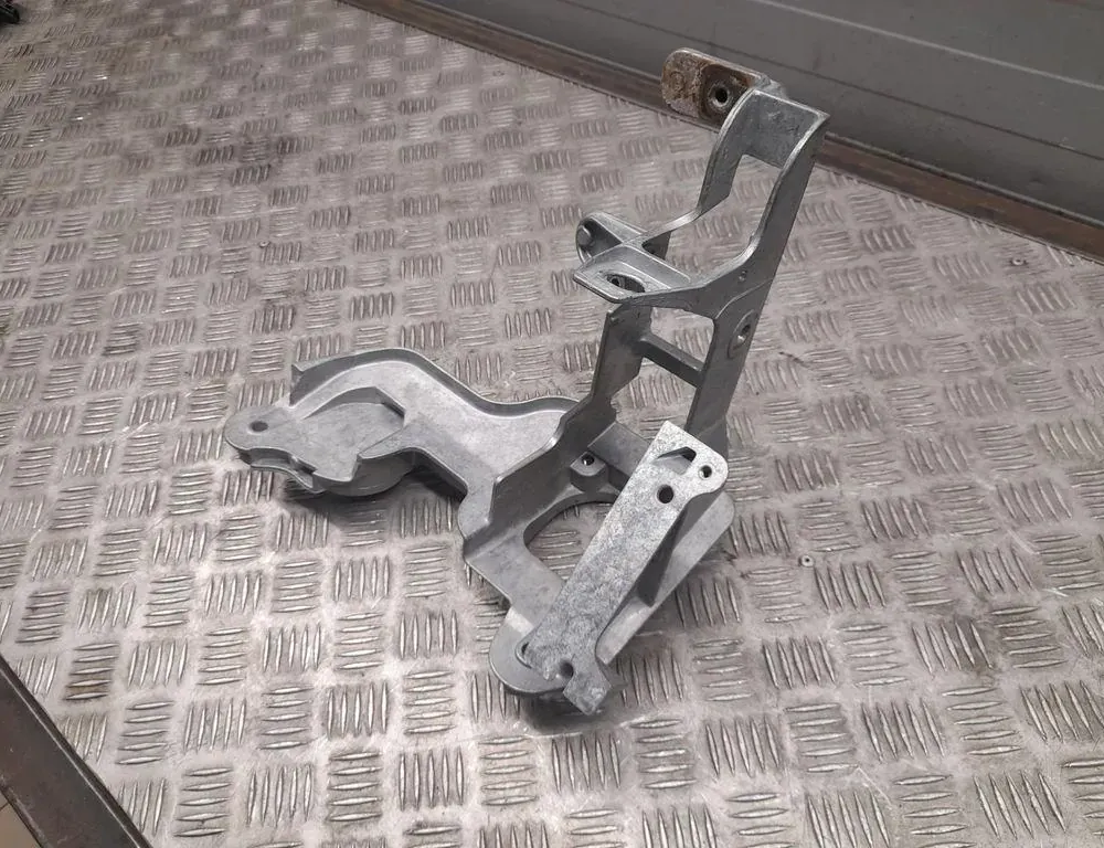 AUDI A8 D2/4D (1994-2002) Bromspedalhållare 4G1723117 33433818