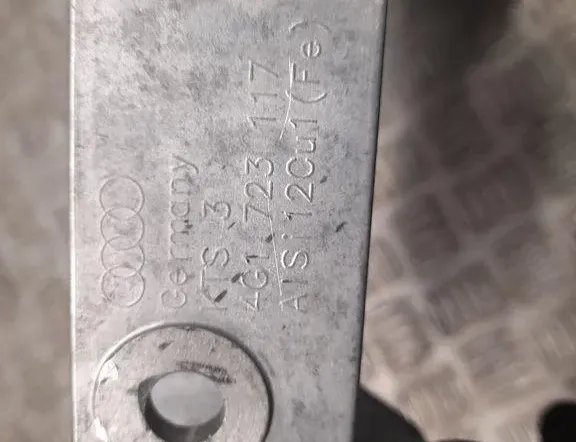 AUDI A8 D2/4D (1994-2002) Bromspedalhållare 4G1723117 33433818