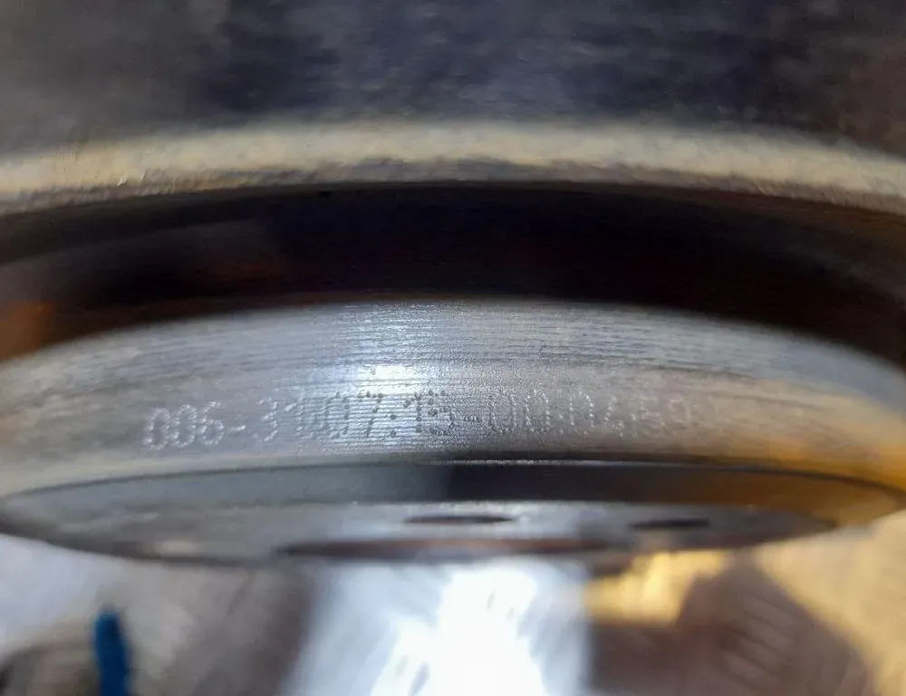 AUDI A8 D2/4D (1994-2002) Vänster bakbromsskiva 33483780