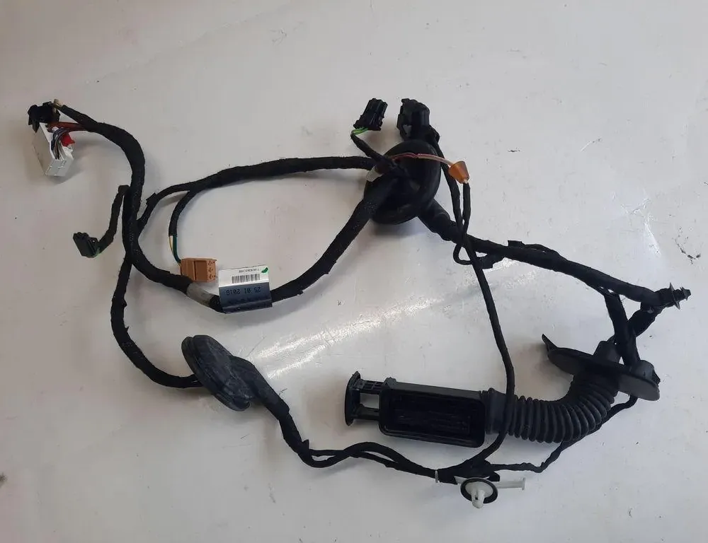 AUDI A4 B9/8W (2015-2024) Kablar till höger bakdörr 8W0971687AC 33484586