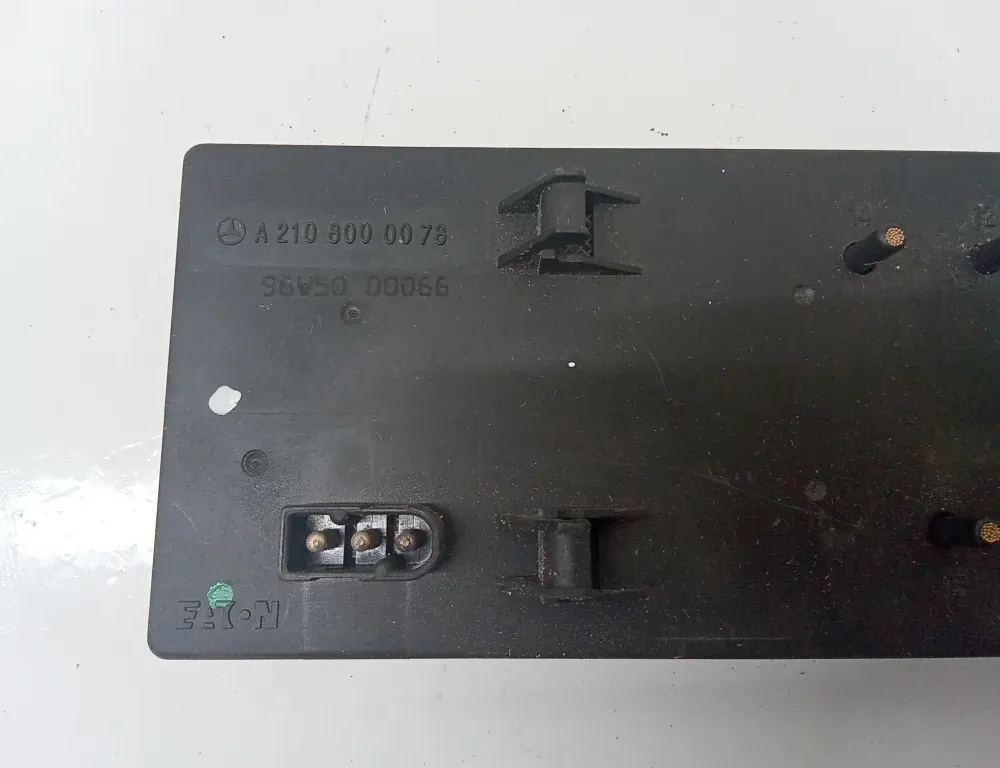 MERCEDES-BENZ E-Class W210 (1995-2002) Ytterligare inre motordelar 2108000078 33323302