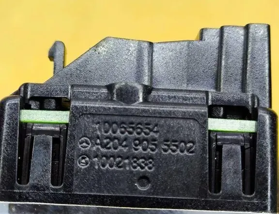 MERCEDES-BENZ C-Class W204/S204/C204 (2004-2015) Främre höger dörrfönsterbrytare 10021838,A2049055502 33127930