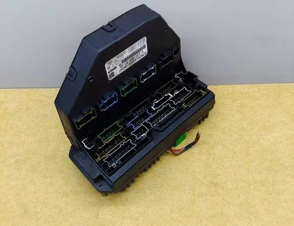 MERCEDES-BENZ C-Class W204/S204/C204 (2004-2015) Säkringsdosa A2129009705,A2125451201 33133627