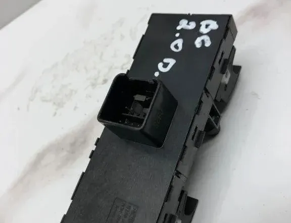 VOLKSWAGEN Passat B6 (2005-2010) Främre höger dörrfönsterbrytare 1K4959857B,1K4959857CREH 32211473