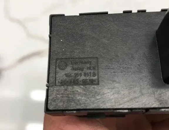 VOLKSWAGEN Passat B6 (2005-2010) Främre höger dörrfönsterbrytare 1K4959857B,1K4959857CREH 32211473