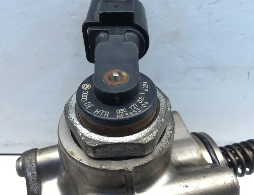 VOLKSWAGEN Golf 5 generation (2003-2009) Bensinpump 03C127025T 33480213